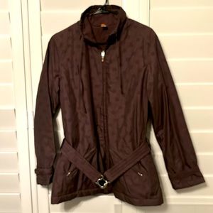 NWOT plum fleece-lined water resistant jacket. Polka dir print. Sz medium.